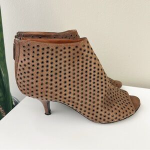 Givenchy Perforated Eyelet Grommet Kitten Heel Tan Peep Toe Size 8.5